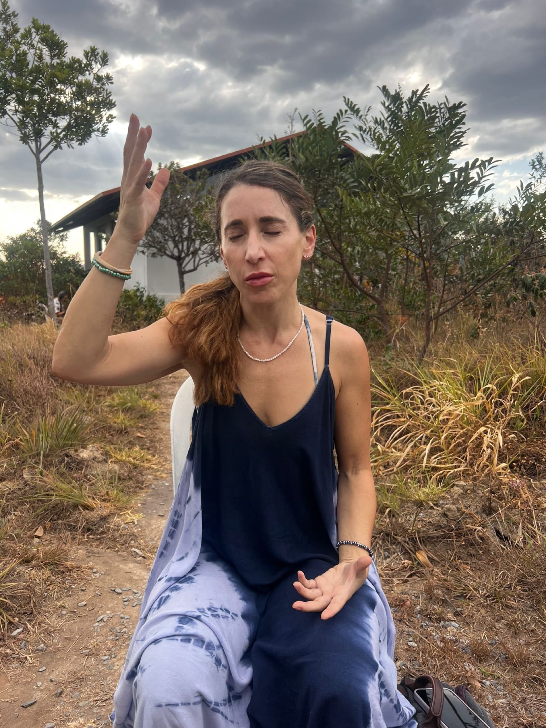 Reading a field under weather, one hand raised